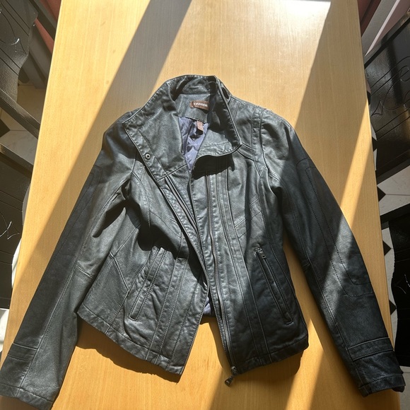 Danier Black Women’s Leather MotorcycleJacket - Picture 4 of 8